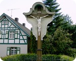 Fronleichnamskreuz an der Hauptstrasse